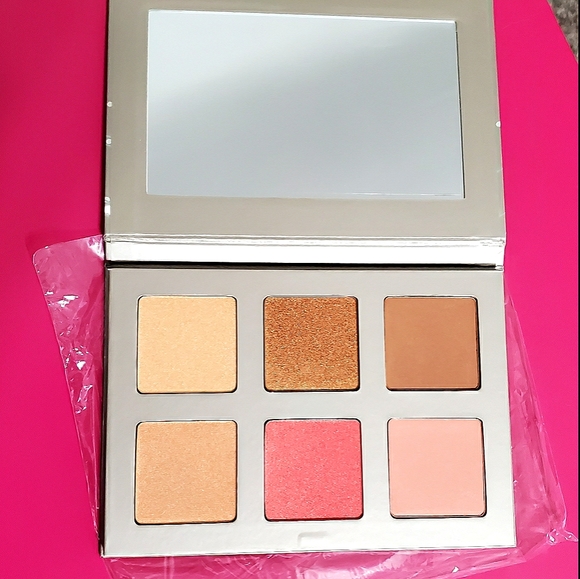 Blaze Chaser Face Palette by Iconic London - Picture 2 of 4